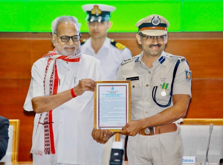 କର୍ମକ୍ଷେତ୍ରରେ ଉଲ୍ଲେଖନୟ ସଫଳତା ପାଇଁ ରାଜ୍ୟର ୩୪ ଜଣ ପୋଲିସଙ୍କୁ ସମ୍ମାନିତ