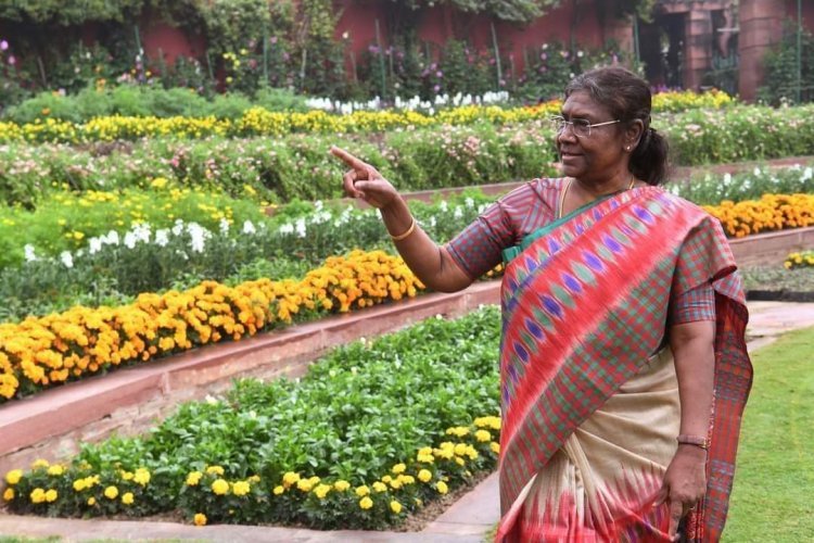 ରାଷ୍ଟ୍ରପତି ଭବନରେ ଅମୃତ ଉଦ୍ୟାନର ଶୁଭାରମ୍ଭ କଲେ ମହାମହିମ ରାଷ୍ଟ୍ରପତି ଦ୍ରୌପଦୀ ମୁର୍ମୁ