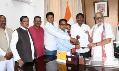 ସିଟି ହସ୍ପିଟାଲ ଦାବିରେ ରାଜ୍ୟପାଳଙ୍କୁ ଭେଟିଲେ କେନ୍ଦ୍ରାପଡ଼ା ମେଡିକାଲ କ୍ରିୟାନୁଷ୍ଠାନ କମିଟି