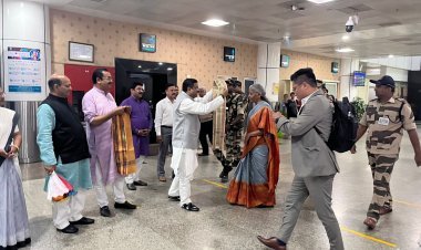 ଓଡିଶା ଗସ୍ତରେ ଥିବା କେନ୍ଦ୍ର ଅର୍ଥମନ୍ତ୍ରୀ ଶ୍ରୀମତୀ ସୀତା ରମଣ ଙ୍କୁ ରାଜ୍ୟ ବିଜେପି ପକ୍ଷରୁ  ଭୁବନେଶ୍ବର ବିମାନ ବନ୍ଦର ଠାରେ ସ୍ଵାଗତ