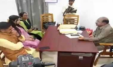 ବିରୋଧୀ ଦଳ ନେତା ଜୟନାରାୟଣ ମିଶ୍ରଙ୍କୁ ଭେଟିଲେ ତିର୍ତ୍ତୋଲ ବିଧାୟକ ବିଜୟ ଶଙ୍କର ଙ୍କ ବାନ୍ଧବୀ ସୋମାଲିକା ଦାସ ।