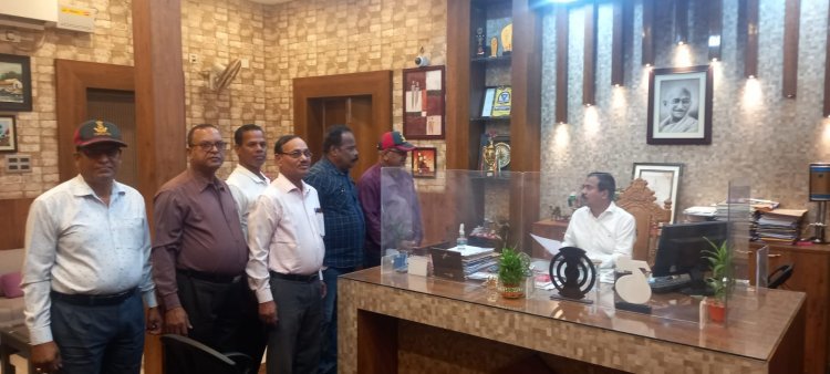 ପୂର୍ବତନ ସୈନିକ ସଂଘର କର୍ମକର୍ତା ଇସିଏସ୍ଏସ ସ୍ୱାସ୍ଥ୍ୟ କେନ୍ଦ୍ରର ସ୍ଥାନାନ୍ତରଣ ବାବଦର ଜିଲ୍ଲାପାଳଙ୍କୁ ସାକ୍ଷାତ କରି ଆଲୋଚନା
