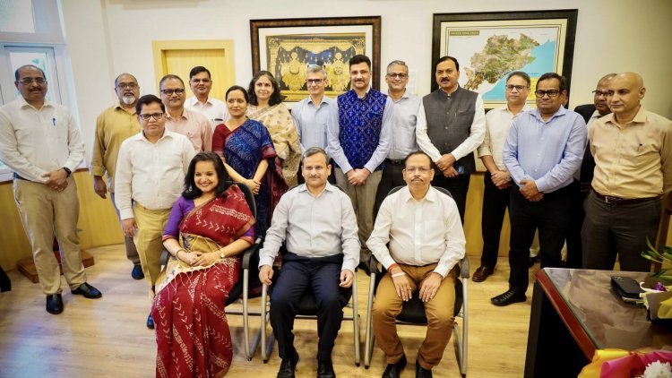CM Welcomes New CS & DC As He Bids Farewell To Outgoing CS