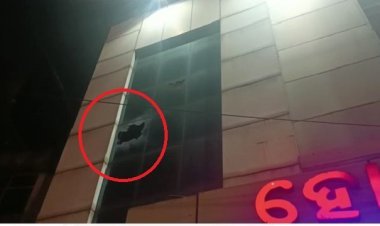 ହୋଟେଲ ଉପରକୁ ବୋମାମାଡ଼