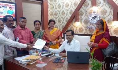 ମଜଦୁର ସଂଘର ଜିଲ୍ଲାପାଳଙ୍କୁ ଦାବୀପତ୍ର ପ୍ରଦାନ 