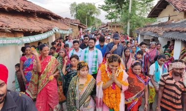 ଝାରସୁଗୁଡ଼ା କୋଲାଵିରା ଵ୍ଲକରେ କୀର୍ତ୍ତନ ସହ ନୃତ୍ୟଗୀତ ଗାନ କରି ଵିଜେଡି ପ୍ରାର୍ଥୀ ଦିପାଳୀ ଦାସଙ୍କୁ ସ୍ଵାଗତ
