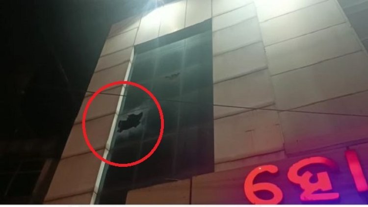 ହୋଟେଲ ଉପରକୁ ବୋମାମାଡ଼