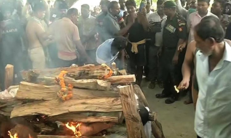 ମାଟିର ପୁଅ ମାଟିରେ ମିଶିଗଲେ