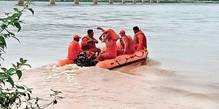 ବ୍ରାହ୍ମଣୀ ନଦୀରେ ବୁଡ଼ିଲା ଡଙ୍ଗା