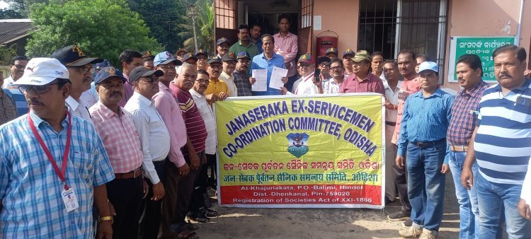 ପୂର୍ବତନ ସୈନିକ ସଂଘ ତରଫରୁ ସାଂସଦଙ୍କୁ ଦାବିପତ୍ର 