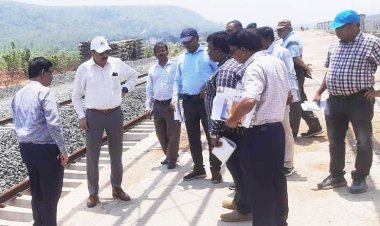 ପୂର୍ବତଟ ରେଳପଥ ମହାପ୍ରବନ୍ଧକଙ୍କ ଦ୍ୱାରା ତାଳଚେର-ବିମଳାଗଡ଼ ରେଳ ଲାଇନ ପ୍ରକଳ୍ପର ସୁନାଖଣି-ଖମାର ରେଳ ସେକ୍ସନ ନିର୍ମାଣ କାର୍ଯ୍ୟର ନୀରିକ୍ଷଣ |