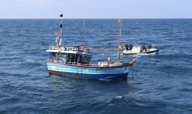 Indian Coast Guard Ship Vajra apprehended Sri Lankan fishing boat with 05 crew