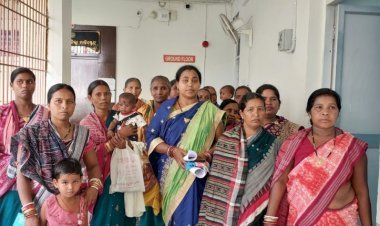 ବିଜୁଳି ଓ ପାଣି ଯୋଗାଇବା ନିମନ୍ତେ ଜିଲାପାଳଙ୍କୁ ଦାବିପତ୍ର ପ୍ରଦାନ