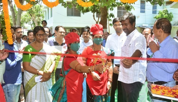 ମିଲେଟ୍‌ ମିଶନ୍‌ ଓ ମିଶନ୍‌ ଶକ୍ତି ମିଳିତ ବିକ୍ରୟ କେନ୍ଦ୍ର ଉଦଘାଟିତ