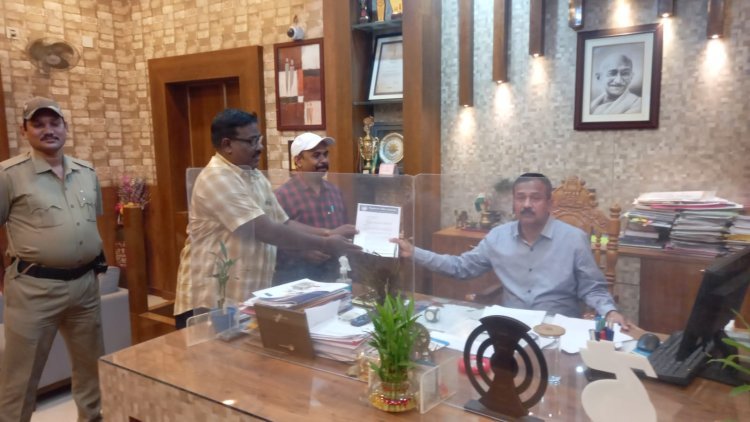 ମିଳିତ ଅମଲା ମଞ୍ଚର ଜିଲ୍ଲାପାଳଙ୍କୁ ଚରମ ଦାବୀ ପତ୍ର