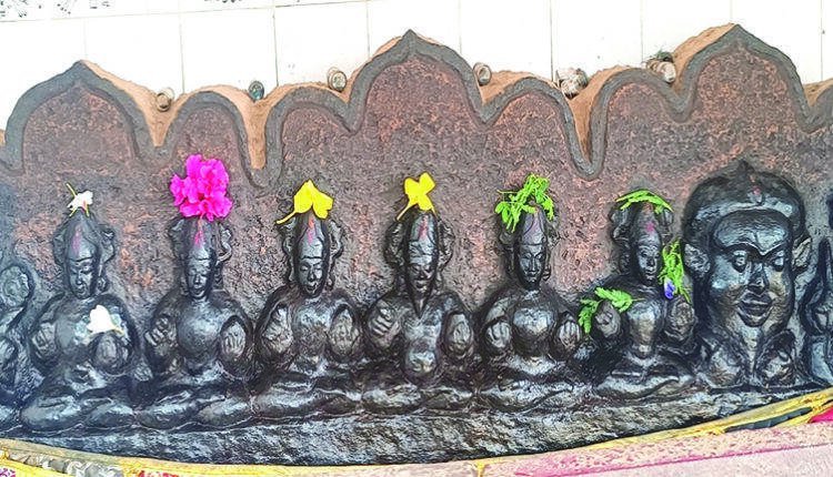 ଭାର୍ଗବୀରେ ବୁଡ଼ିରହିଛି ପ୍ରାଚୀନ ମନ୍ଦିରର ଧ୍ବଂସାବଶେଷ