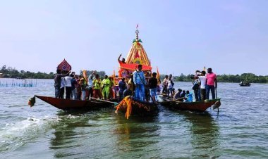 ଚିଲିକା ପାଣିରେ ରେ ନନ୍ଦିଘୋଷ