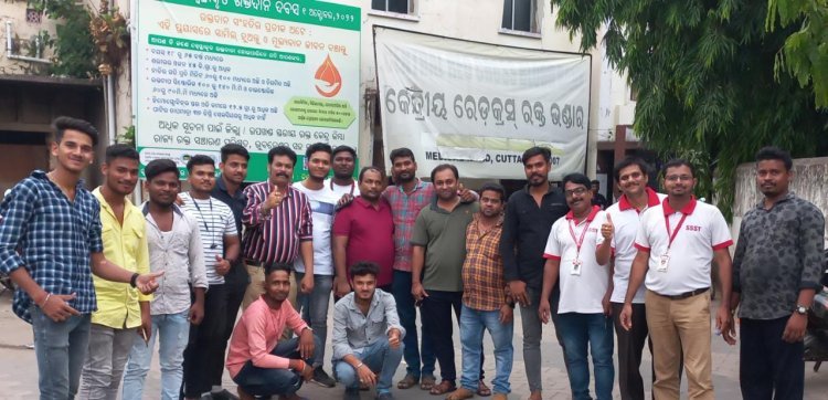 30ଜଣିଆ ସ୍ବେଚ୍ଛାସେବୀ ଦଳ ର ରକ୍ତଦାନ
