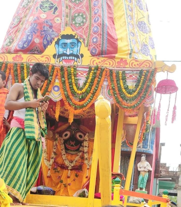 ଭୁବନ ତିନି ରଥ ଜଗନ୍ନାଥ ମନ୍ଦିର ସମ୍ମୁଖରେ ପହଞ୍ଚିଲା