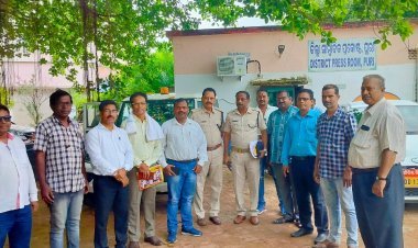 ସାମ୍ବାଦିକଙ୍କ ପକ୍ଷରୁ ଅତିରିକ୍ତ ଏସପି ଓ ଅତିରକ୍ତ ଜିଲ୍ଲାପାଳଙ୍କୁ ସ୍ୱାଗତ ଓ ଶୁଭେଚ୍ଛା