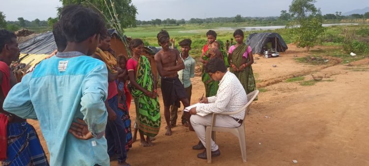 ଦିନ ମଜୁରିଆ ଓ ନିର୍ମାଣ ଶ୍ରମିକ ଙ୍କ ଗୁହାରି ଶୁଣିଲେ ଜ଼ିଲ୍ଲା ଶ୍ରମ ଅଧିକାରୀ