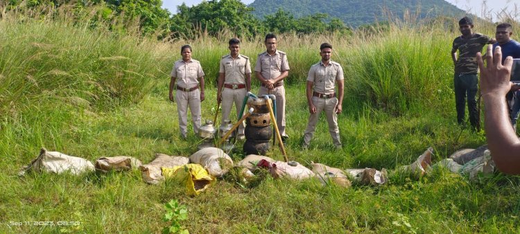 ୮୫୦ କେଜି ମହୁଲ ପୋଚ ସହ ୬୦ ଲିଟର ଦେଶୀ ରନ୍ଧା ମଦ ଜବତ
