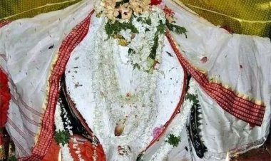 ଧବଳମୁଖୀ ବେଶରେ ଦର୍ଶନ ଦେଉଛନ୍ତି ମା'ସମଲେଶ୍ୱରୀ