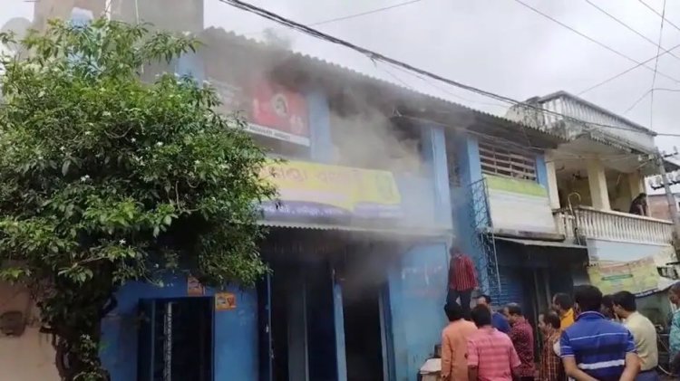 ବିସ୍କୁଟ ଗୋଦାମରେ ଲାଗିଲା ନିଆଁ