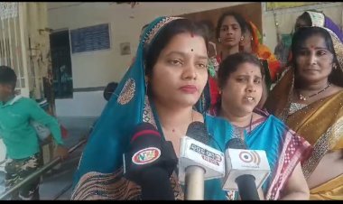 ଡାହାଳପୁର ଅଙ୍ଗନବାଡି କର୍ମୀଙ୍କୁ ନିଲମ୍ବନ ଦାବିରେ ଜିଲ୍ଲାପାଳଙ୍କୁ ଦାବିପତ୍ର