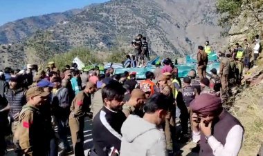 ଜାମ୍ମୁ କଶ୍ମୀର ଡୋଡା ଜିଲାରେ ଘାଟୀରୁ ଚେନାଵ ନଦୀକୁ ଖସିଲା ବସ୍ ୩୦ ମୃତ