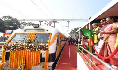 ବାଦାମପାହାଡ଼ ରେଳଷ୍ଟେସନରୁ ତିନୋଟି ନୂଆ ଟ୍ରେନ୍‌ର ଶୁଭାରମ୍ଭ କଲେ ରାଷ୍ଟ୍ରପତି ଦ୍ରୌପଦୀ ମୁର୍ମୁ