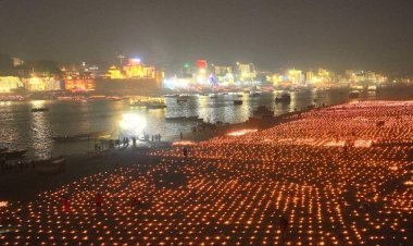 ଝଲସିଲା କାଶୀ ଘାଟ, ଜଳିଲା ବାର ଲକ୍ଷ ଦୀପ