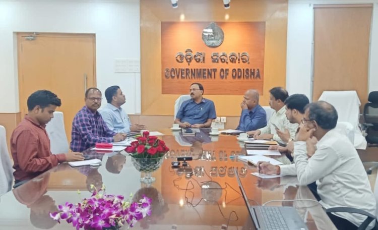 ଓଡ଼ିଆରେ ନାମଫଳକ ଲେଖିବା ସଂପର୍କରେ ସମୀକ୍ଷା ବୈଠକ : ପ୍ରବାସୀ ଓଡ଼ିଆ ଶ୍ରମିକମାନଙ୍କ ନିମନ୍ତେ ସ୍ୱତନ୍ତ୍ର ମାର୍ଗଦର୍ଶିକା ପ୍ରସ୍ତୁତ କରାଯିବ