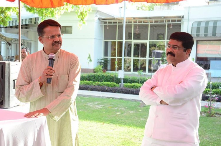 ଧର୍ମେନ୍ଦ୍ରଙ୍କୁ ପରାମର୍ଶ ଦେଲେ ଭର୍ତ୍ତୃହରି