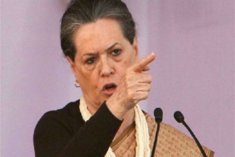 ‘ଗଣତନ୍ତ୍ରର ଶ୍ବାସରୁଦ୍ଧ କରାଯାଇଛି’: ସୋନିଆ ଗାନ୍ଧି