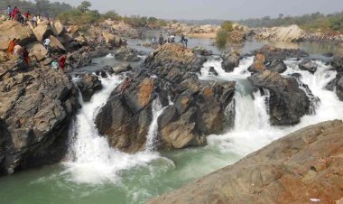 ଭୀମକୁଣ୍ଡ ରେ ମକର ମେଳା ଓ ଶହ ଶହ ଭକ୍ତ ବୁଡ଼ପକାଇଲେ