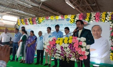 ତୀର୍ଥ ଯାତ୍ରାରେ ବାହାରିଲେ ପାଞ୍ଚ ଜିଲ୍ଲାର ହଜାରେ ବରିଷ୍ଠ ନାଗରିକ