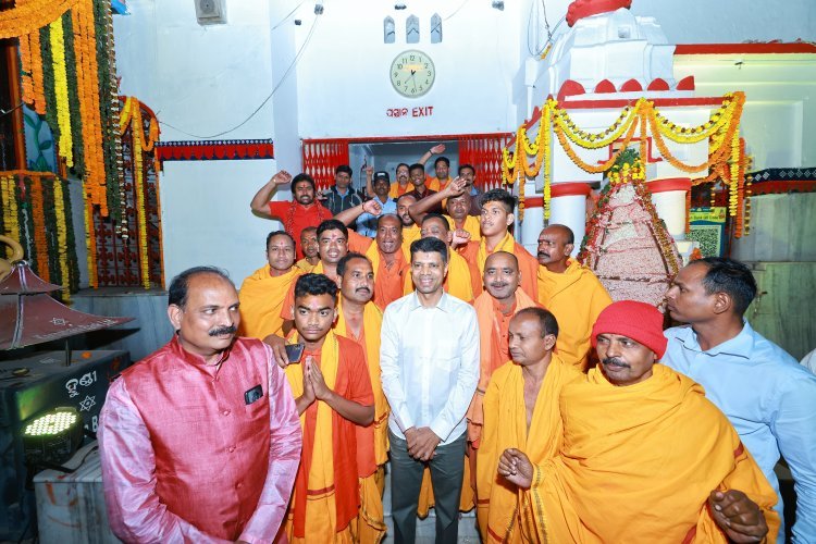 ହୋମଯଜ୍ଞ ଓ ଚଣ୍ଡିପାଠରେ ପ୍ରକମ୍ପିତ ହେଉଛି ସମଲେଇ ପୀଠ