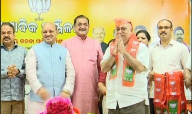 ପଦ୍ମ ଧରିଲେ ଦେବାଶିଷ