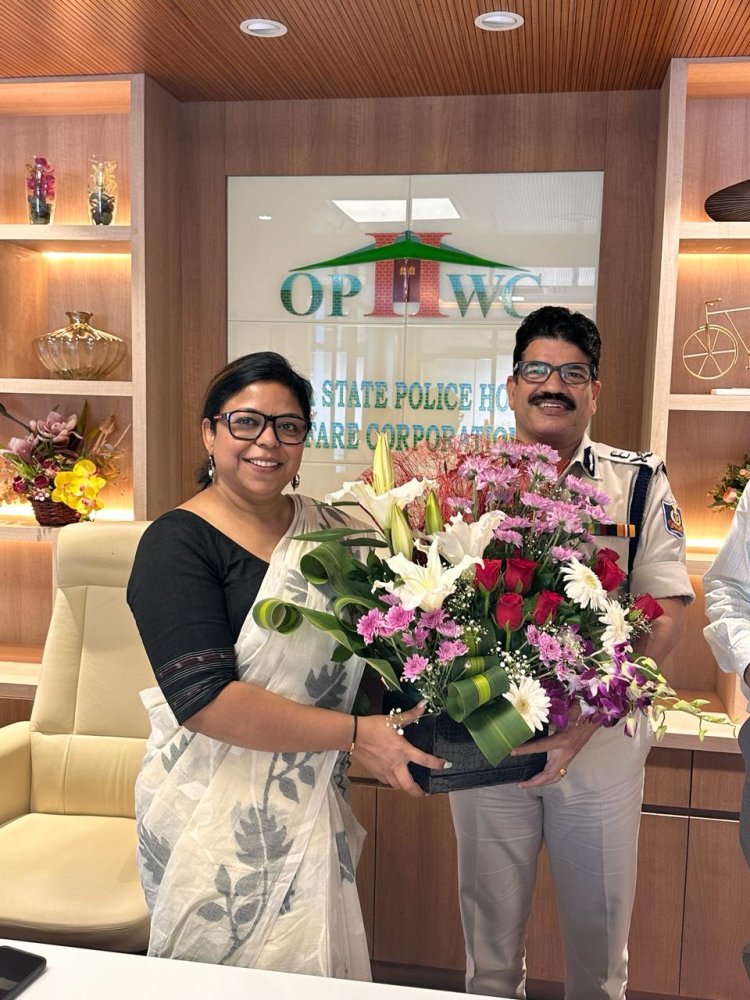 ସ୍ବାମୀ ସଞ୍ଜୀବ ପଣ୍ଡାଙ୍କ ହାତରୁ ଦାୟିତ୍ବ ଗ୍ରହଣ କଲେ ସନ୍ତୋଷ ବାଲା ପଣ୍ଡା