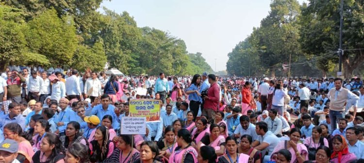 ଚେତାବନୀ ଦେଲା ଶିକକ୍ଷ ସଂଘ; ଫେବ୍ରୁଆରି ୭ରୁ ଧାରଣା ଦେବେ ୩୦ ହଜାର ଶିକ୍ଷକ ଶିକ୍ଷୟିତ୍ରୀ