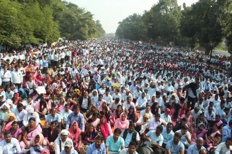 ପୁଣି ରାଜରାସ୍ତାକୁ ଓହ୍ଲାଇଲେ ଶିକ୍ଷକ