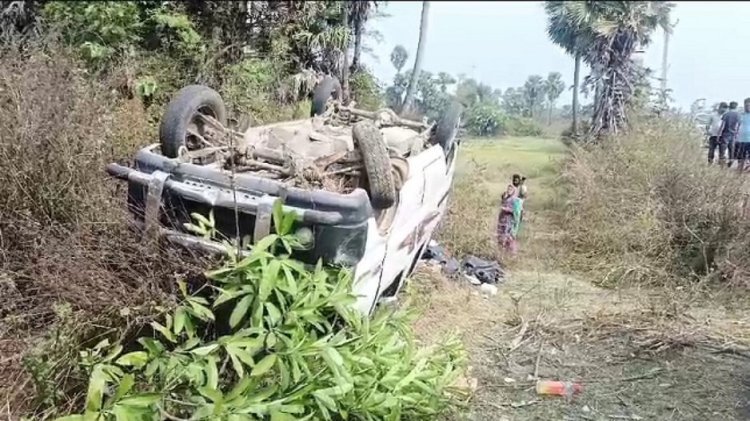 ରାସ୍ତାକଡ଼କୁ ଓଲଟିଲା ସ୍କୁଲ ଭ୍ୟାନ୍; ୬ ଆହତ