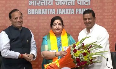 ପଦ୍ମ ଧରିଲେ ବିଶିଷ୍ଟ କଣ୍ଠଶିଳ୍ପୀ ଅନୁରାଧା ପୌଡୱାଲ୍‌