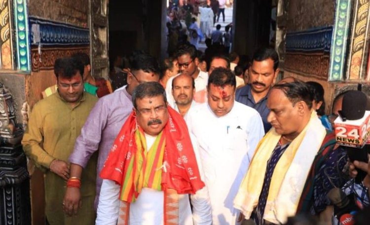 ପ୍ରାର୍ଥୀତ୍ୱ ଘୋଷଣା ପରେ ଶ୍ରୀଜିଉଙ୍କୁ ଦର୍ଶନ କଲେ ଧର୍ମେନ୍ଦ୍ର ଓ ସମ୍ବିତ
