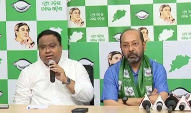 ଶଙ୍ଖ ଧରିଲେ ଭୃଗୁ