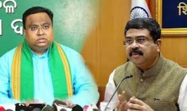 ଧର୍ମେନ୍ଦ୍ରଙ୍କୁ ଏଭଳି କହିଲେ ସସ୍ମିତ