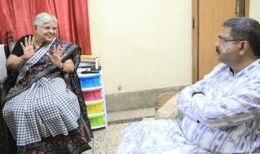 ସମ୍ବଲପୁରର ପୂର୍ବତନ ବିଧାୟିକା ଡାକ୍ତର ରାସେଶ୍ୱରୀ ପାଣିଗ୍ରାହୀଙ୍କୁ ସାକ୍ଷାତ କଲେ କେନ୍ଦ୍ରମନ୍ତ୍ରୀ ଧର୍ମେନ୍ଦ୍ର ପ୍ରଧାନ