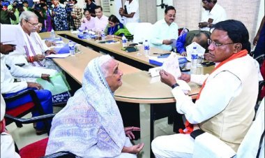 ଅଭିଯୋଗ ଶୁଣିଲେ, ସମାଧାନ ପାଇଁ ନିର୍ଦ୍ଦେଶ ଦେଲେ ମୁଖ୍ୟମନ୍ତ୍ରୀ